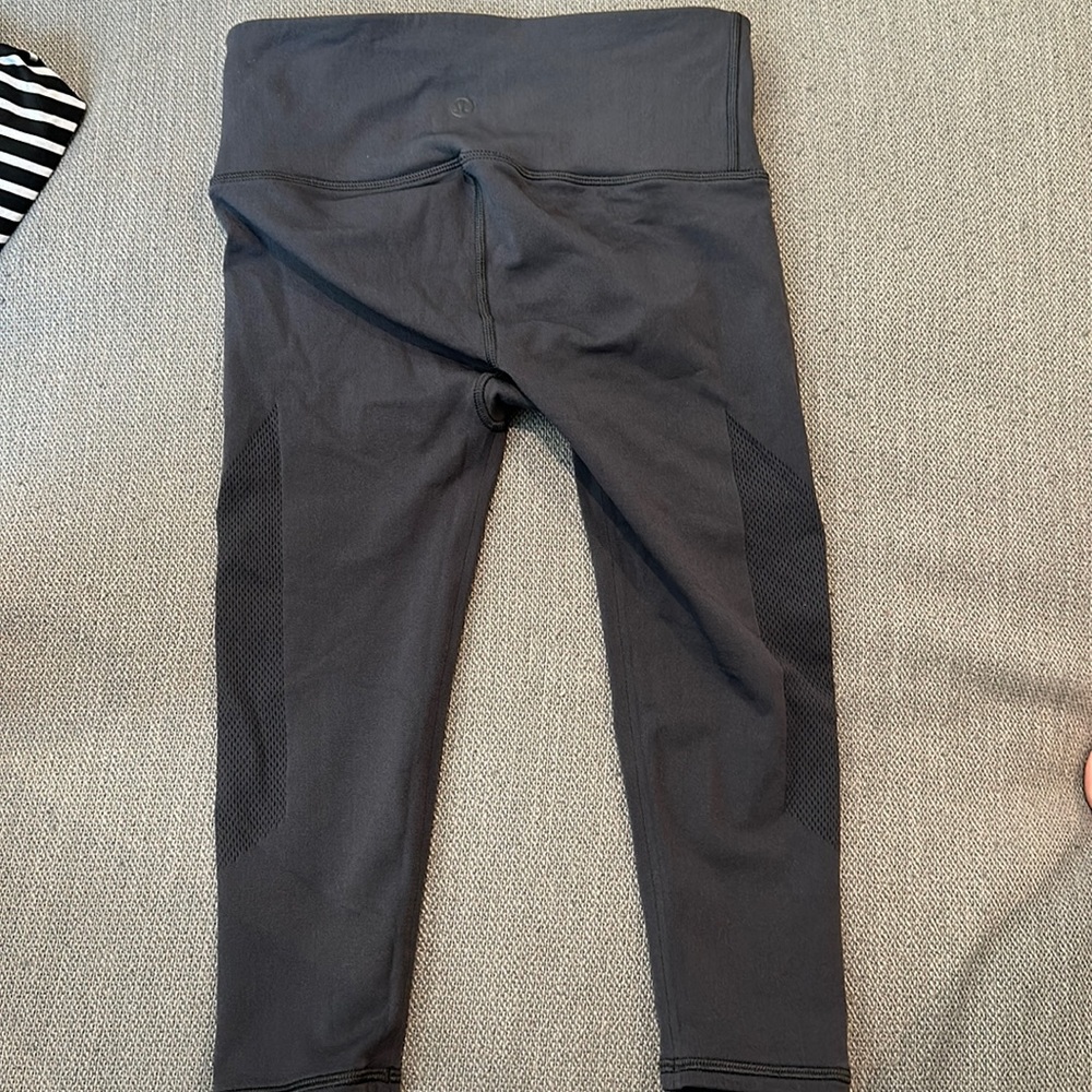 Lululemon cropped gray leggings